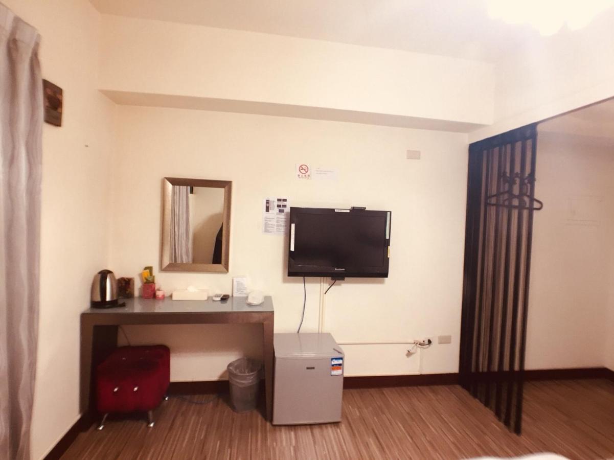 Love Feng Jia Apartment Hotel Тайчжун Экстерьер фото
